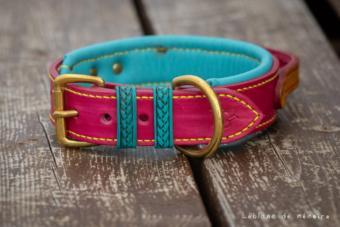 Collier matelassé avec poignée en cuir 1.5''